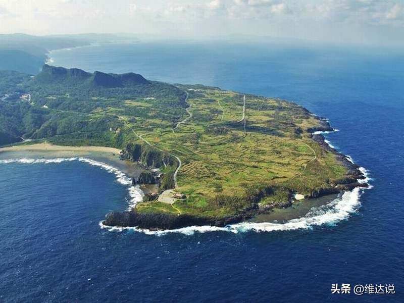 琉球群岛在气候上属于亚热带海洋性季风气候,年降水量高达2000-3000