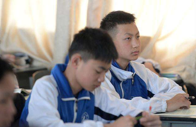 同样是高中生，一个上公立高中一个上私立高中，3年后差距明显