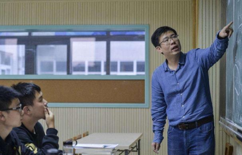 北京大学教授工资多少（哈佛大学）