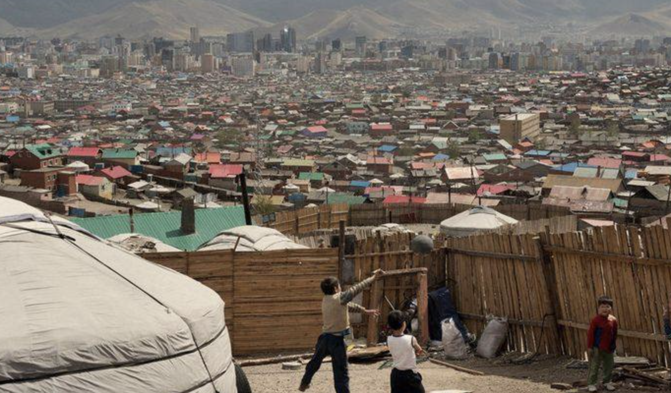 外蒙古国什么时候成立有多少人(蒙古国只有300万人口，为何贫富差距那么大呢？)