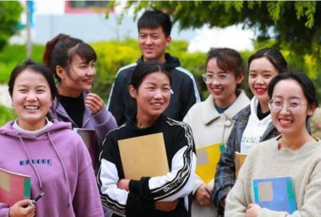 大学生就业率出现下降的3所985，就业压力大，名校毕业生也一样