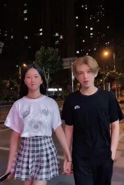 被抵制成这样，还不退圈？