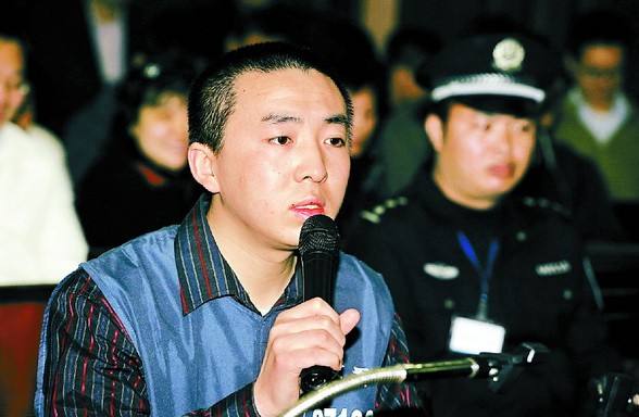 2006年，小伙因ATM故障多取17万，被判无期后不服，上诉改判5年