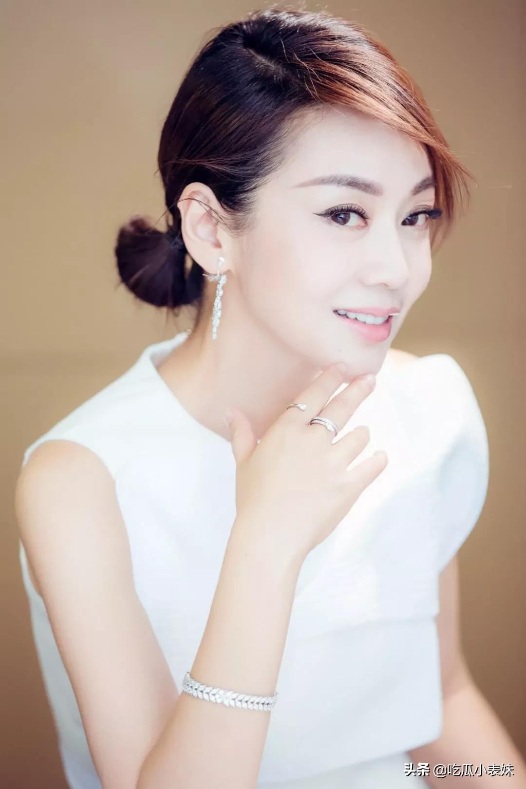 闫妮，风情万种的“佟湘玉”