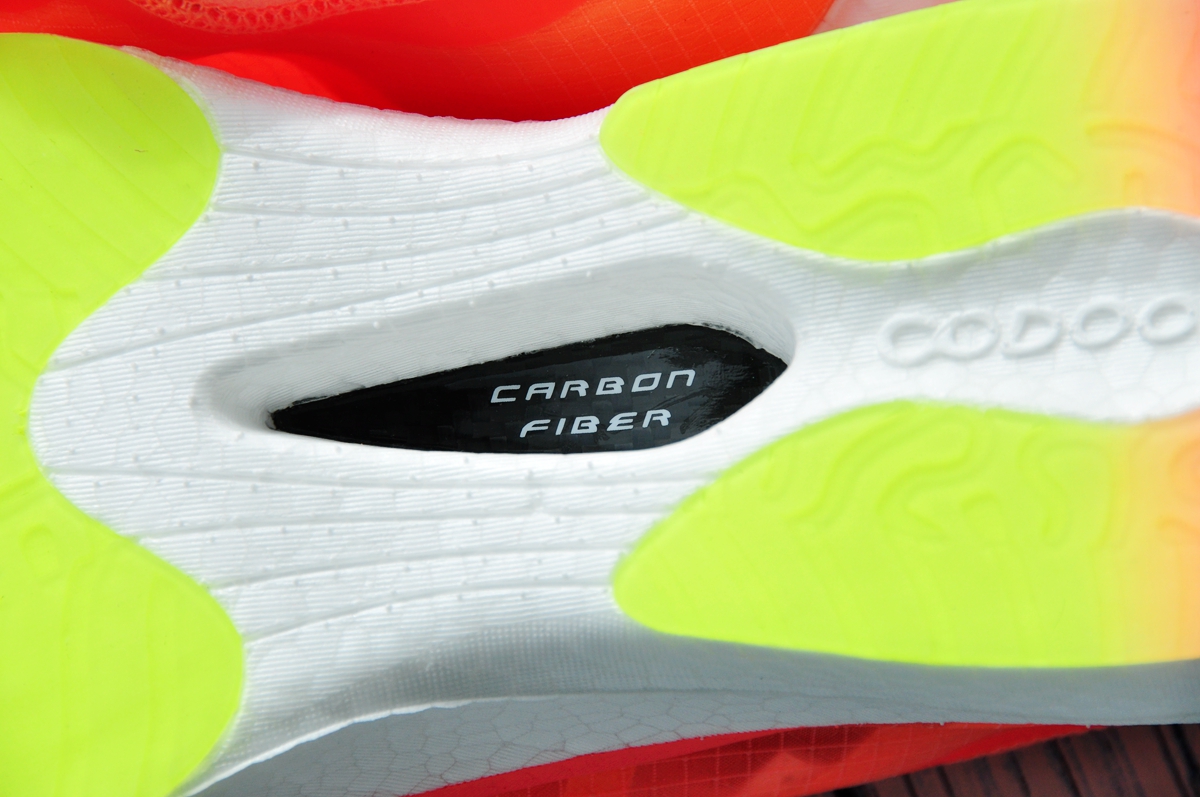 鞋子230是多少码(咕咚全掌碳板跑鞋42k) - 青木春