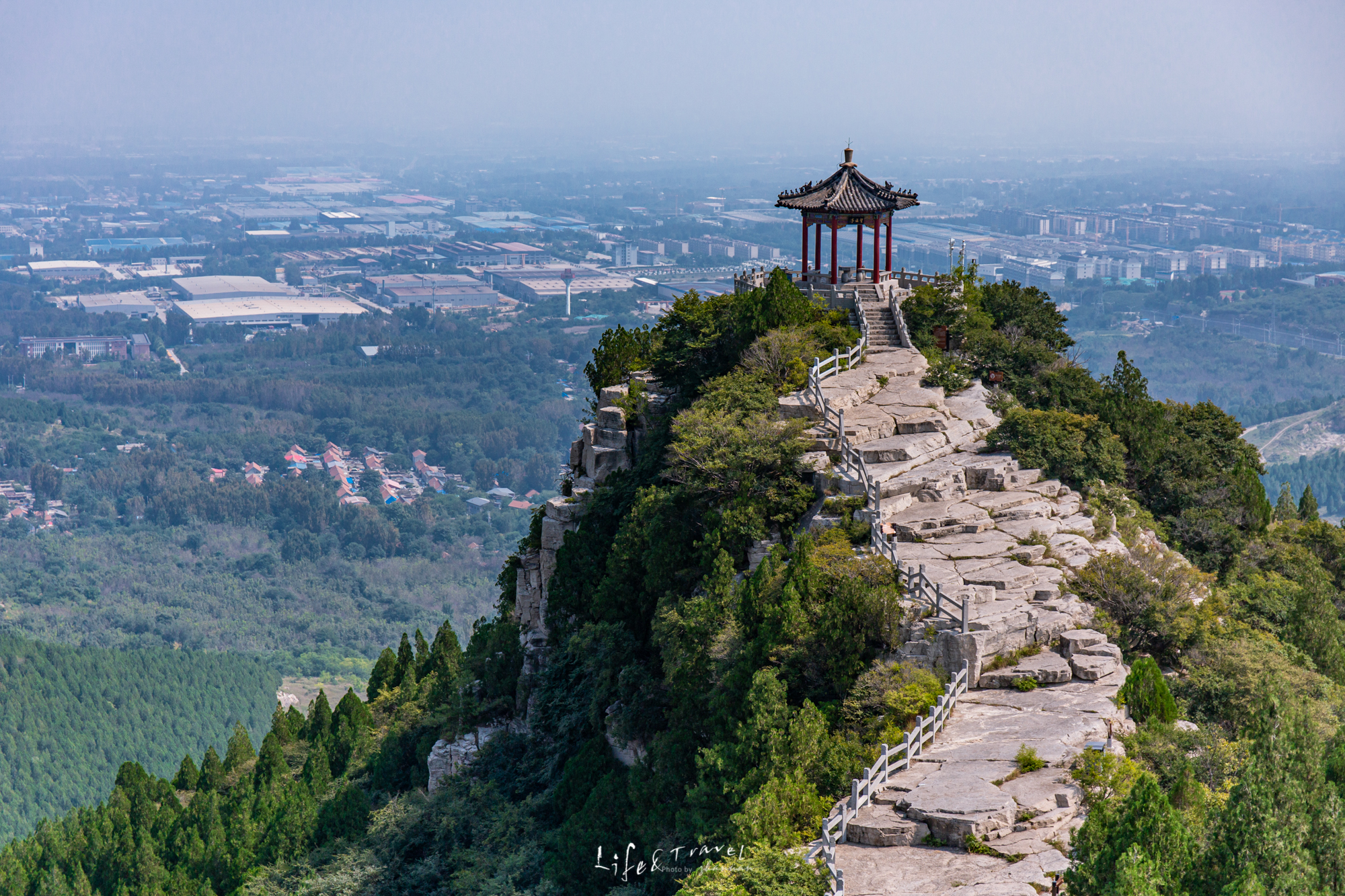 其实,潍坊也是山东沿海的城市,只是较青岛烟台等城市的存在感低一些.
