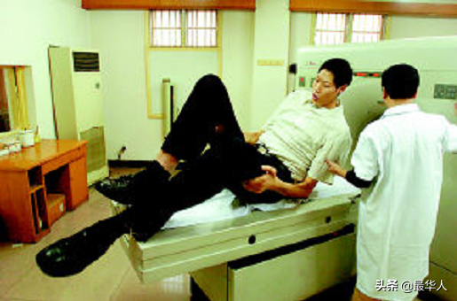 亚洲第一巨人张俊才：比姚明还高半个头，22年前娶妻却至今无子