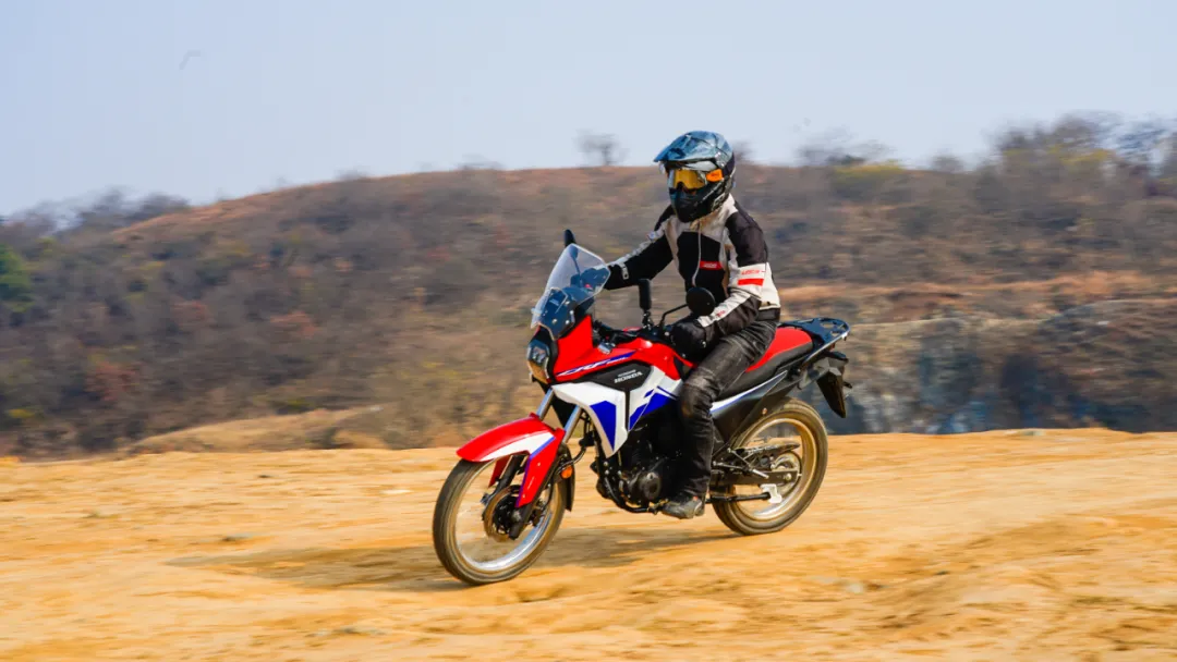 非铺装路有惊喜的平民小非双—新大洲本田crf190l评测