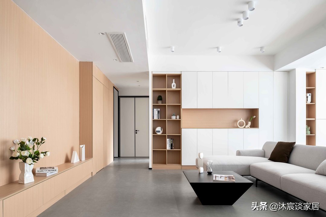 重庆夫妻的新家，因太会装修而走红，凭白墙与原木就让家温馨治愈