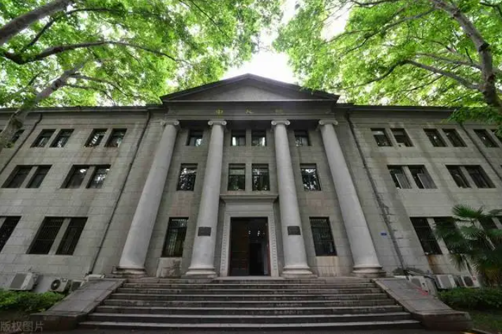 “土木工程”专业排名前13的大学，成功考上，未来端“铁饭碗”