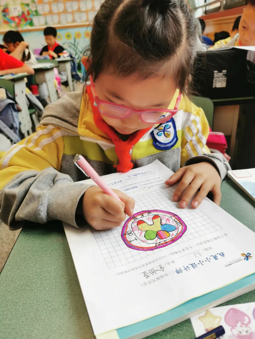 实验小学外国语学校举行“能娃学数学——艺术节徽标设计比赛”