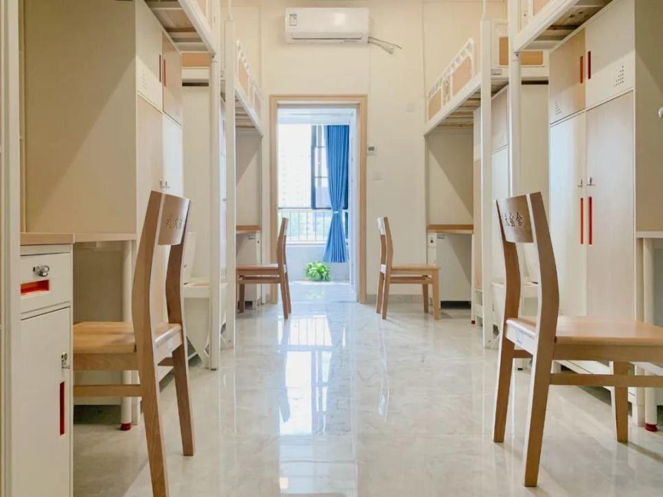 湖北“超美”大学：占地5195亩，宿舍6部电梯，坐拥26栋文物建筑和1000株樱花！