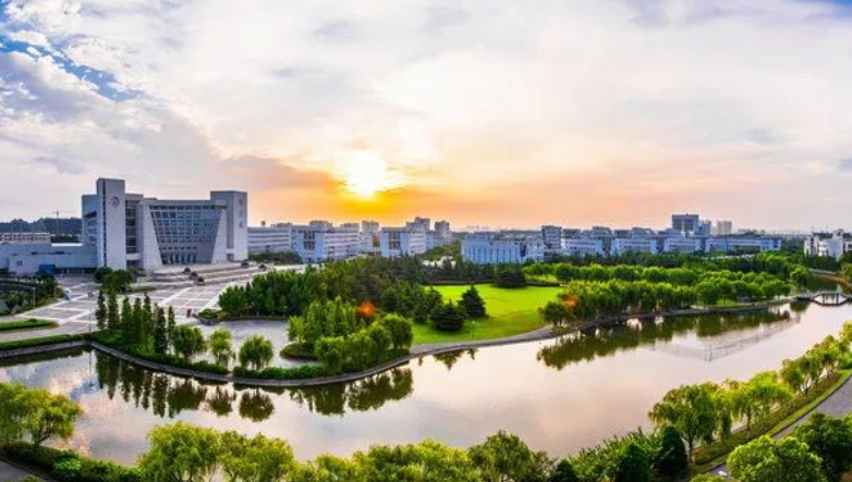 红色学府上海大学：