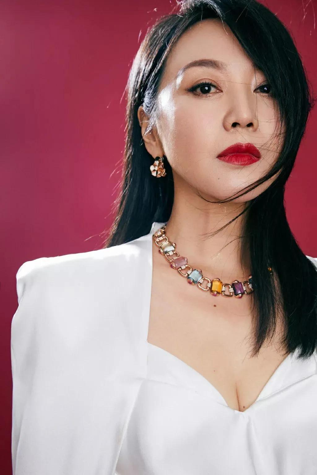 这三位年龄加起来快150岁的女星，才活出了中年女性应该有的魅力