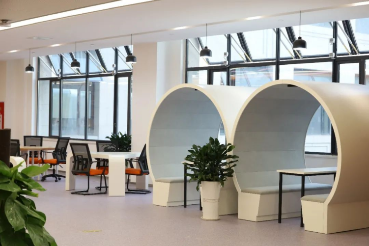 “恐龙”守候，坐拥4大食堂、水上图书馆！2022，成都理工大学等你来！