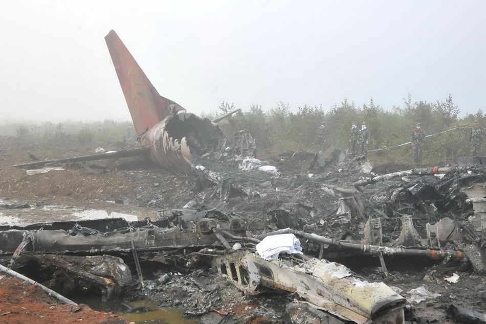 东航波音737在广西坠毁，什么情况下会坠机，飞机出事又如何自救
