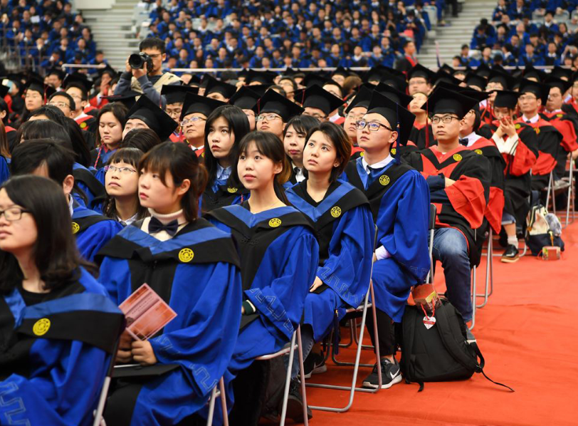 多地高校通知，研究生迎来大变化，学费让学生发愁，但还有好消息