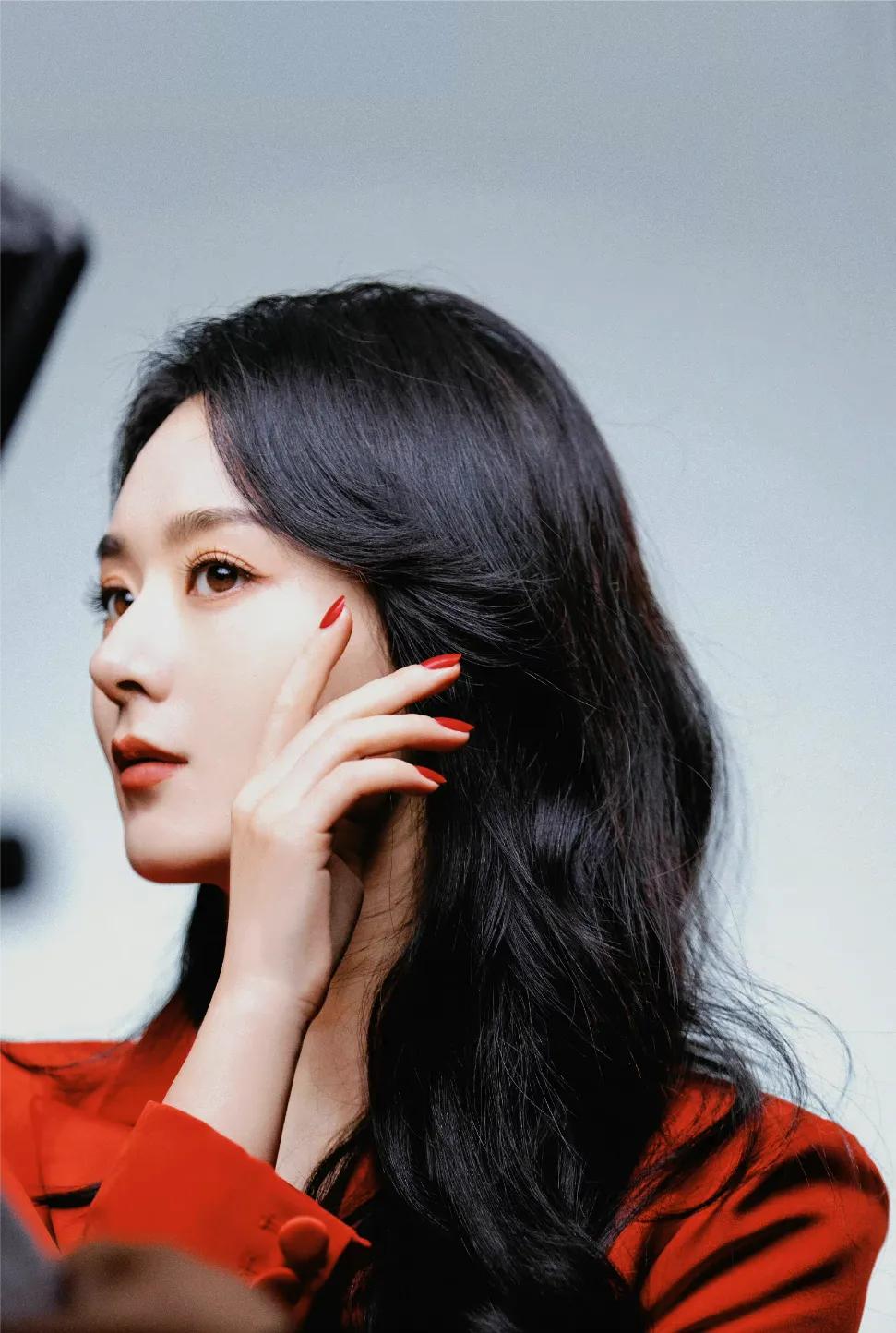 赵丽颖彩妆代言照，绰姿月韵，飒爽美艳，惊了谁的心