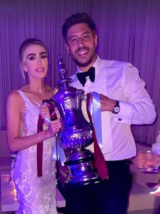 甩掉家暴老公，她带着十几亿身家嫁平民了