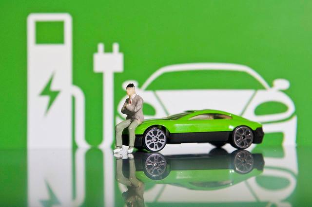 石油是怎么形成的？地球上为什么那么多石油？