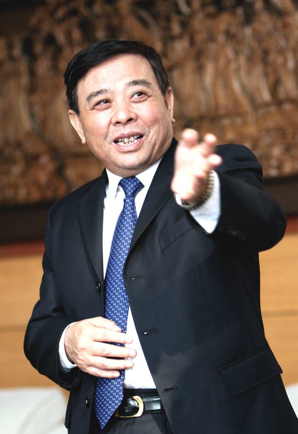 山东济宁新首富：20岁当会计，借3万起家，一手创办“420亿帝国”