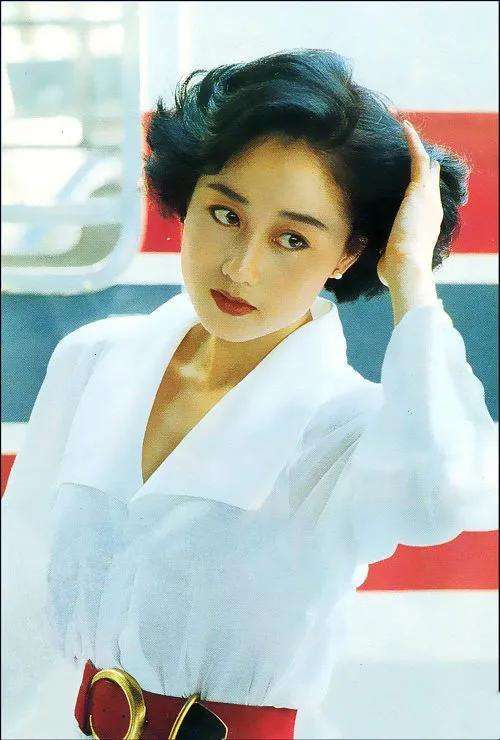 19位惊艳了时光的“80年代港风美女”，个个美到窒息，一见误终身