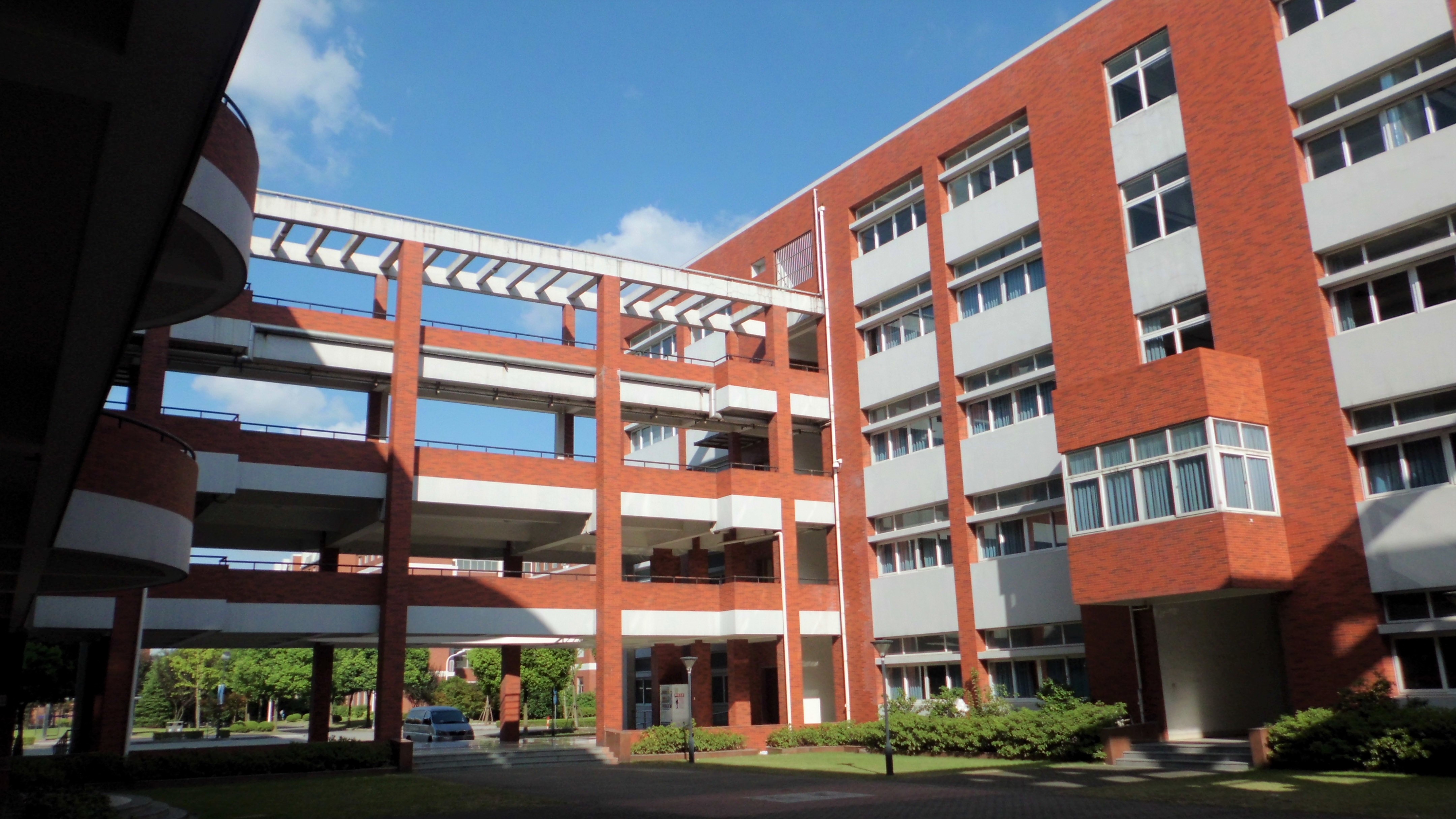 没人告诉你上海交通大学是一座非常美丽的校园吗？