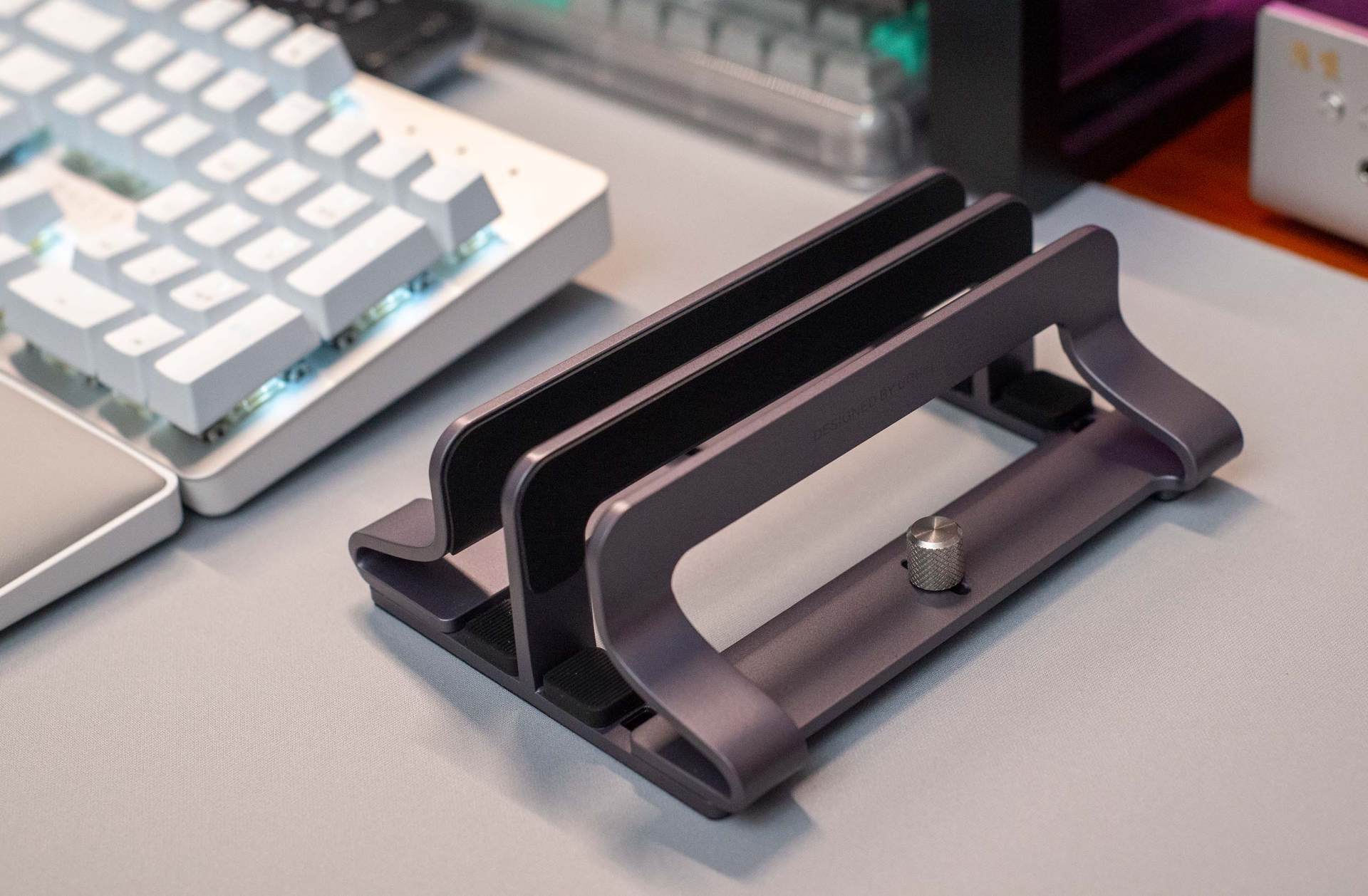 桌面改造 2.0，兼顾生产力与娱乐性的一体化空间