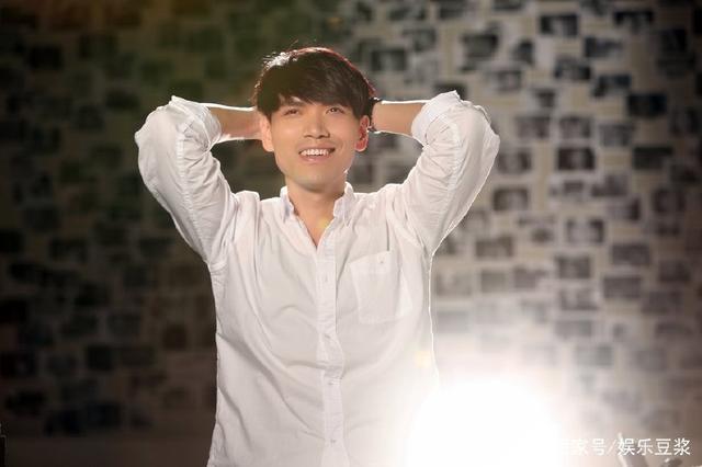 杨宗纬感情经历甚少，为何歌声如此打动人心