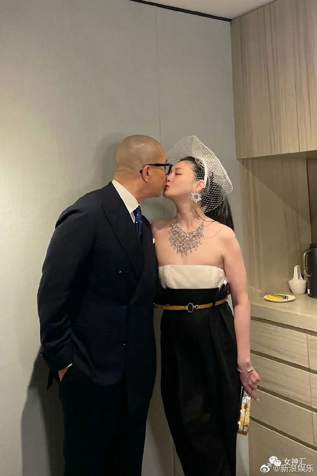 大S具俊晔婚礼现场照意外流出，沙雕网友评论笑不活了