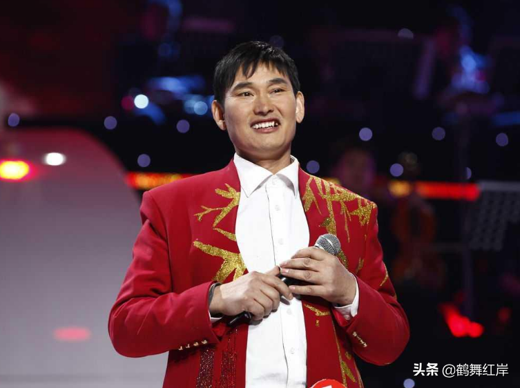 盘点大衣哥近期具有争议性的几场演出，网传情况与真相有很大差异