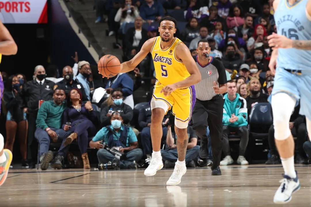 nba比赛为什么迟半个小时(疫情频发、比赛推迟，但为什么说今年的NBA不可能再停摆了？)