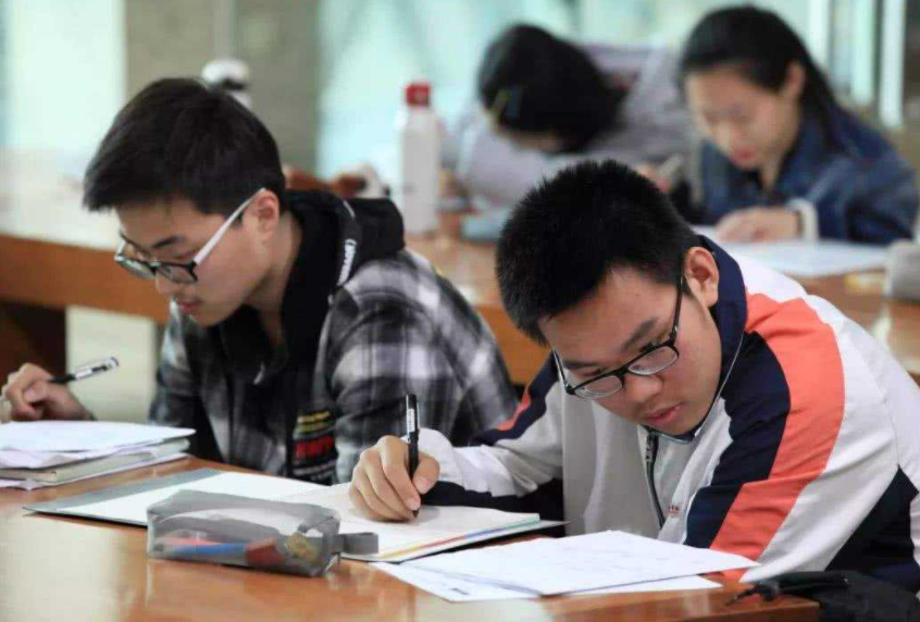 新八省联考成绩出炉，八省派出“种子选手”，预测分数却不尽人意