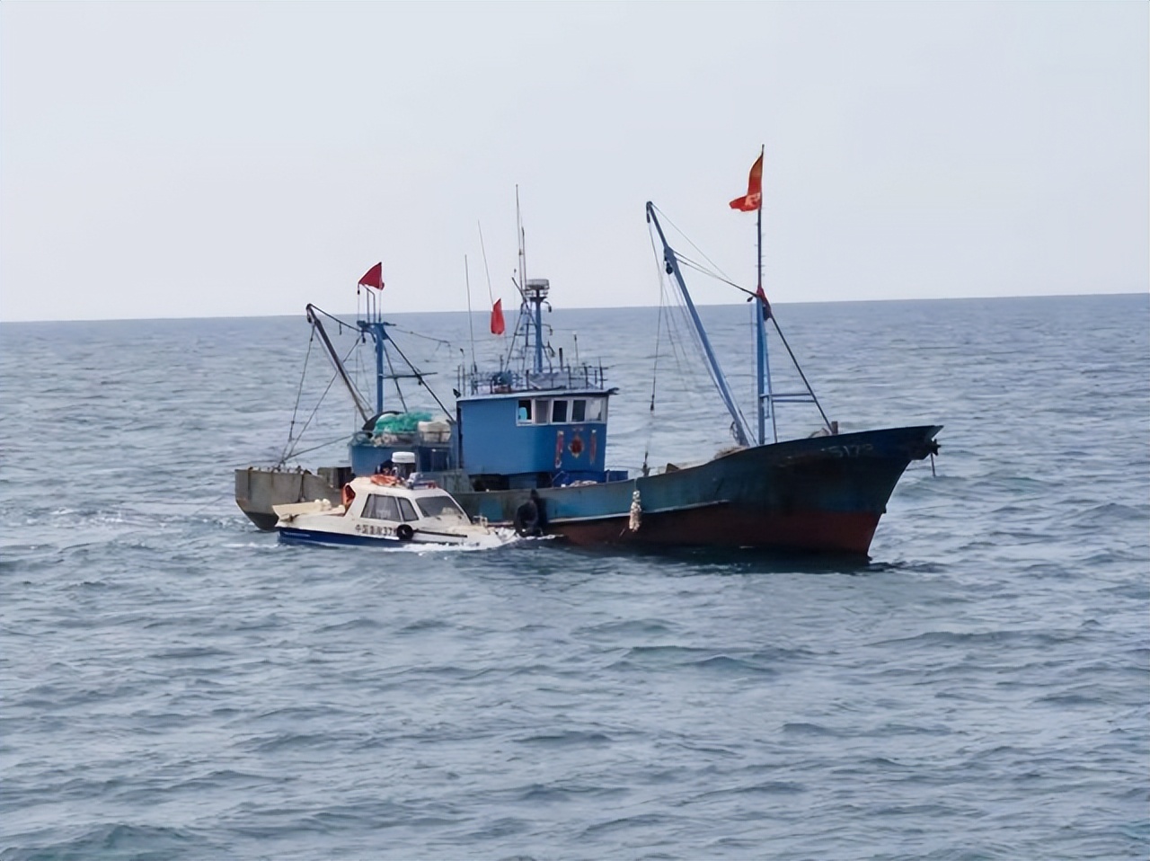 2018年，渔民发现无人游轮，船主身份成谜，船上还有鸡蛋、方便面