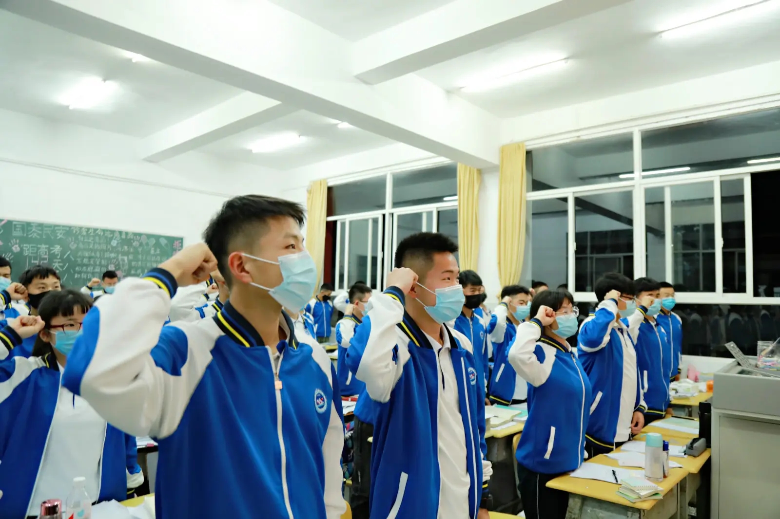 2022年高考时间敲定，个别地区向后延迟一个月，考生该怎么复习？