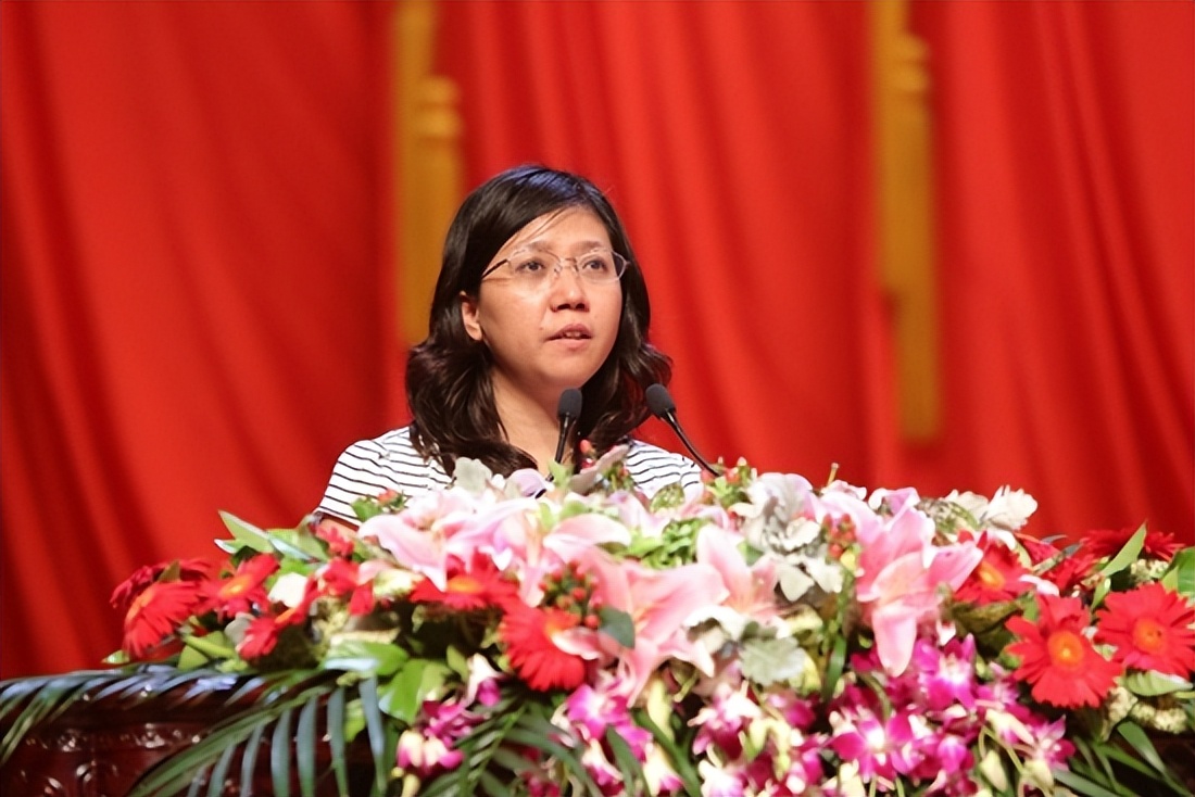 东南大学女校长黄如有多牛？30岁北大副教授，中科院最年轻女院士