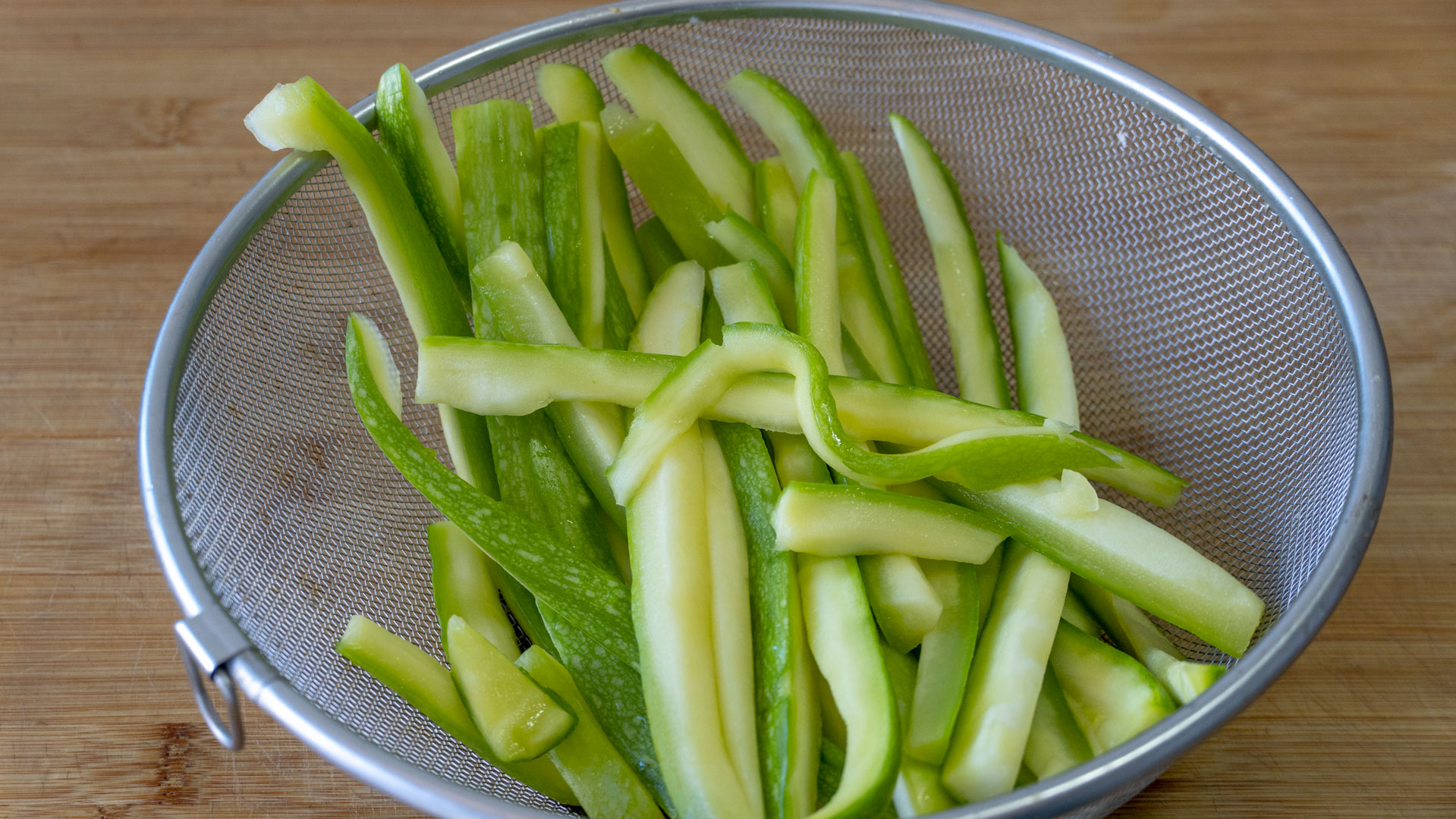 冬天太阳晒得少，推荐吃10种“高钙菜”，易吸收助生长，强筋健骨