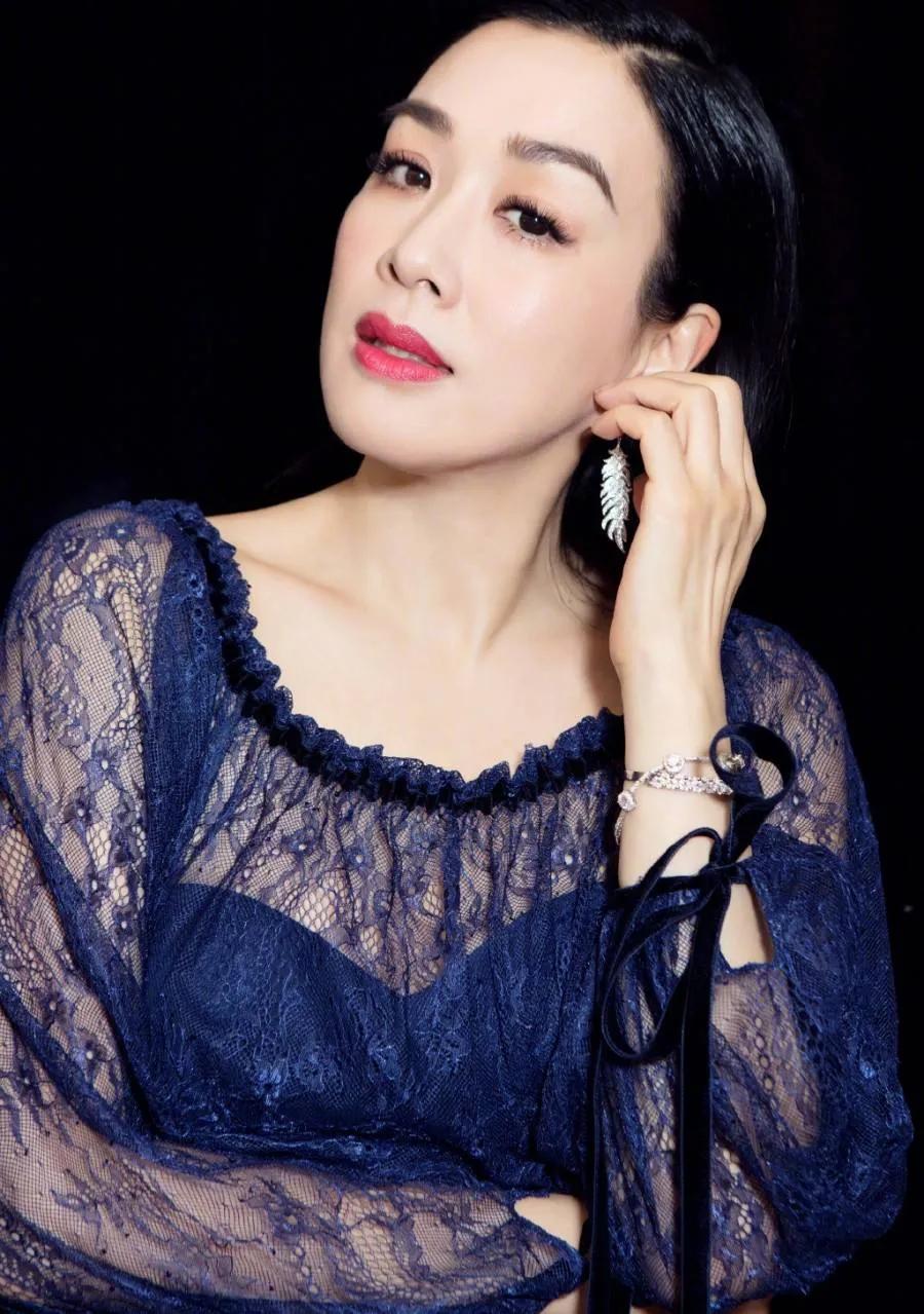 钟丽缇从小县城商演到乘风破浪的姐姐，她经历了什么