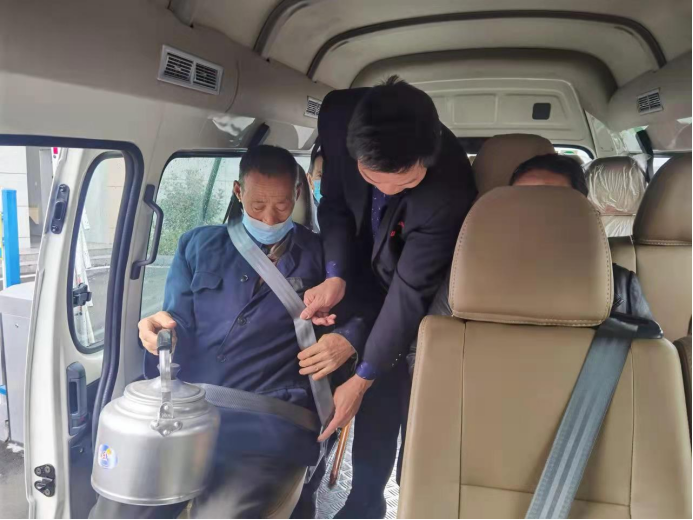 快遞“坐“上公交車 城鄉公交大有作為
