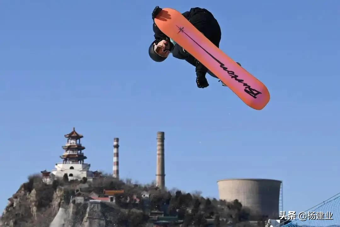 苏翊鸣用的滑雪品牌你知道吗？他是单板发明者
