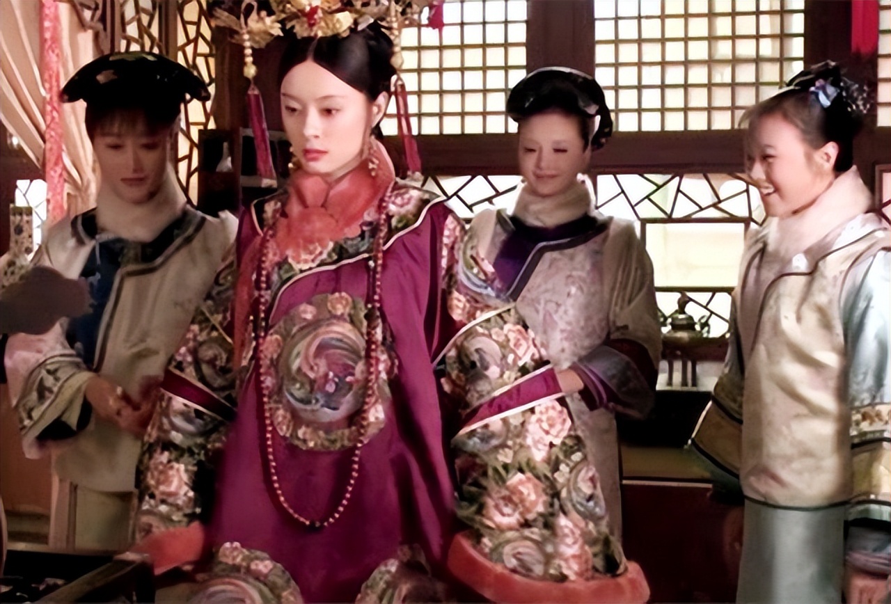 这件衣服是纯元皇后第一次见雍正时穿的衣服,触动了雍正的逆鳞,雍正
