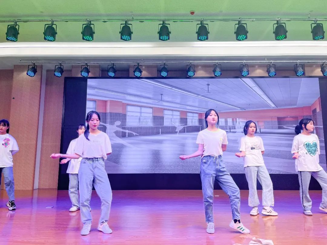 花田花绽，阅读悦心｜双流区黄甲小学举行读书节之阅读表演赛