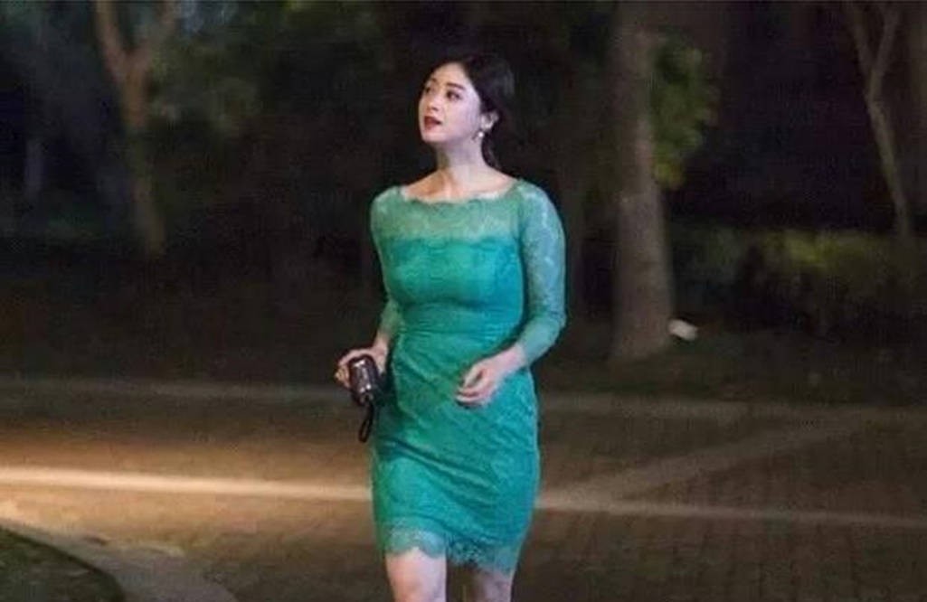 9,蒋欣——巴掌大的脸和身材反差巨大