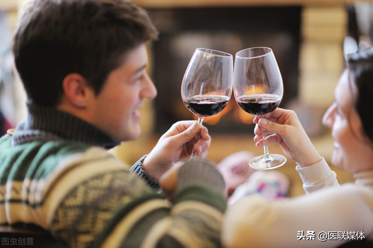 人到中老年，多喝酒能活血化瘀？实话说：不如多做这2件事