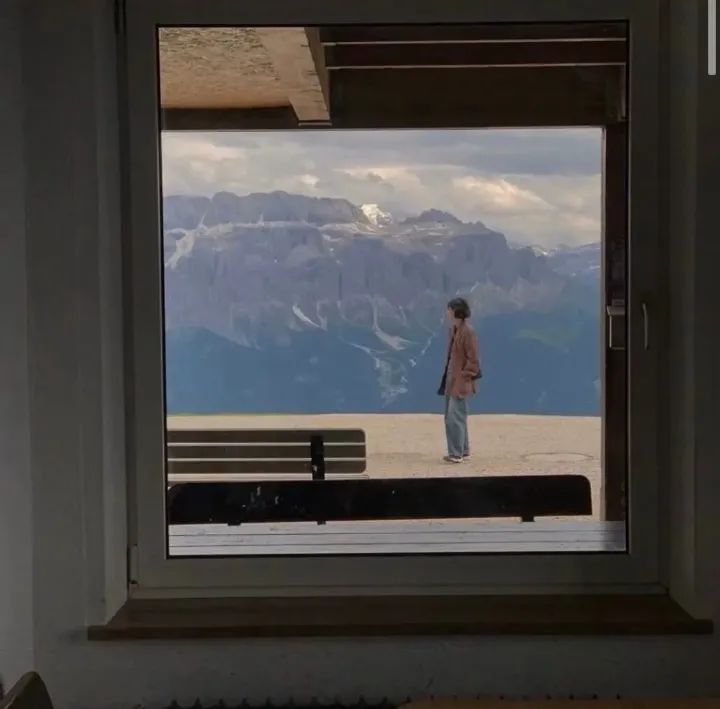 发朋友圈的讽刺现实文案