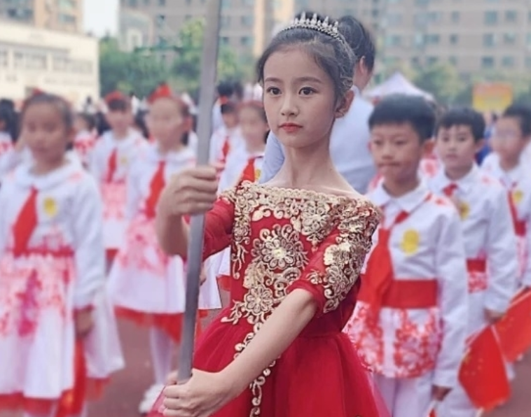 “一张嘴就露馅”的7位童星，缺点被放大，一个比一个亏