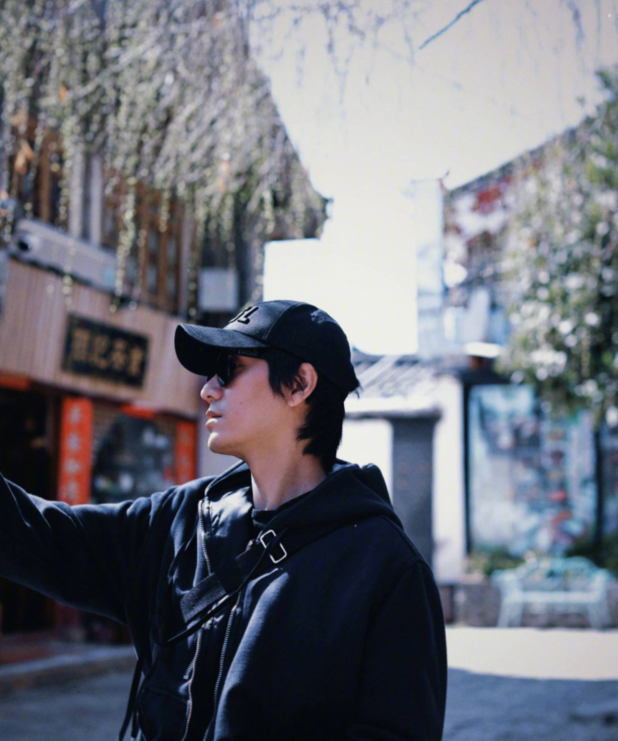 陈坤儿子陈佑尊社媒庆祝父亲节，越来越帅气，生母身份至今是谜团