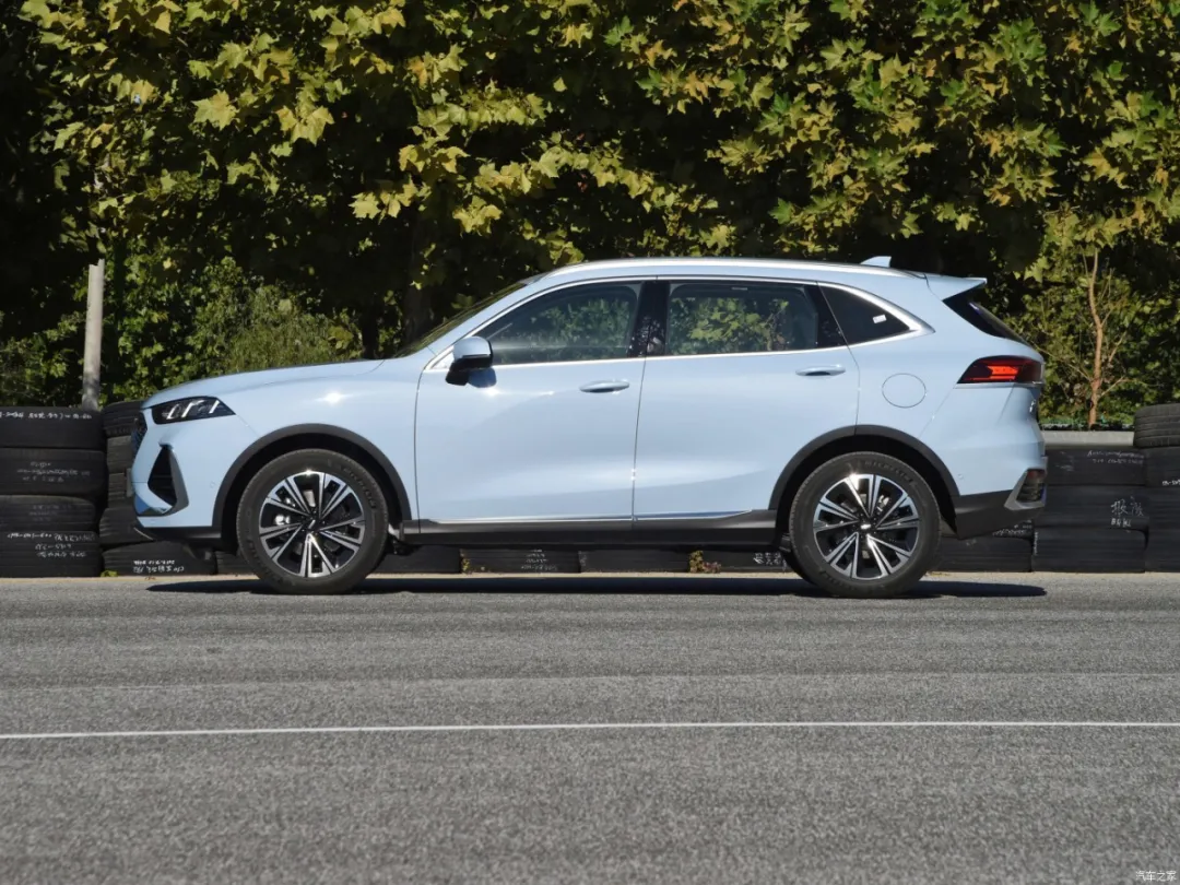 拿铁DHT:15.98万起售的SUV!油耗4.9L/100km!配置表现够越级