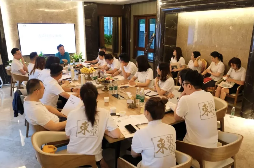 最强豪门“赘婿”，却被踢出公司！最自恋的霸总人设，装不下去了