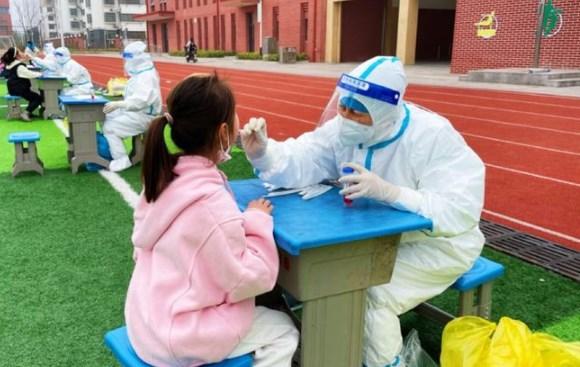 北京疫情出现新变动，部分中小学停止线下授课，家长悲痛万分